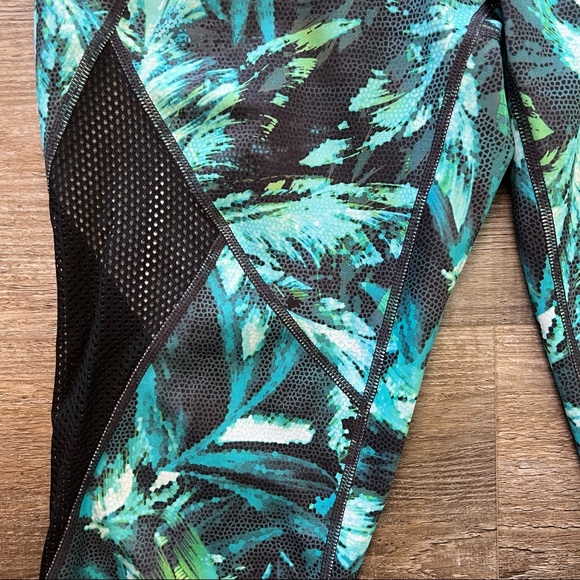 Athleta Napali capri leggings Medium - Picture 6 of 12